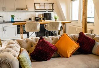 Fabelhafte Apartments zum wohlf  hlen mit JUNIK Apartments allows 18 year olds to book a room