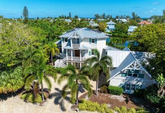Beach Serenity - Anna Maria has Balcony rooms