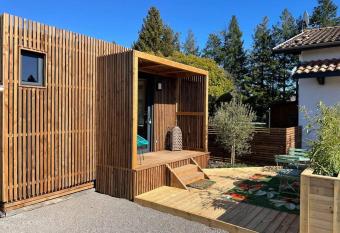 Le Lodge allows 18 year olds to book a room