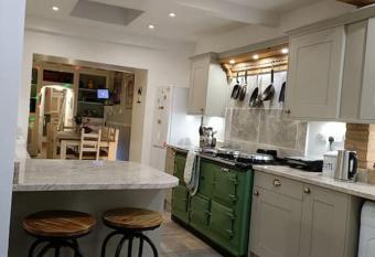 Big fireplace aga hot tub wet room barn garage has Balcony rooms