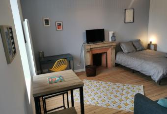 Suite Clovis 6 allows 18 year olds to book a room