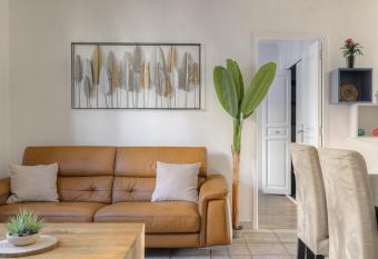 Spacieux 3CH proche transport avec WIFI gratuite allows 18 year olds to book a room