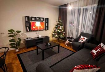 L  ks Site     erisinde Havuzlu Ev has Balcony rooms