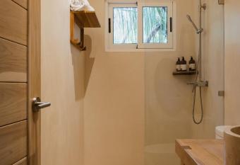 Casa Arena Beachfront Property allows 18 year olds to book a room