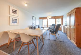 Cosy studio for 5 near ski lift, HAMEAU D2 allows 18 year olds to book a room