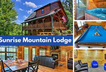 Family Resort. Hot Tub, Sauna, Fireplace, Theater Room, Arcade, Pool Table, Fire Pit has Balcony rooms