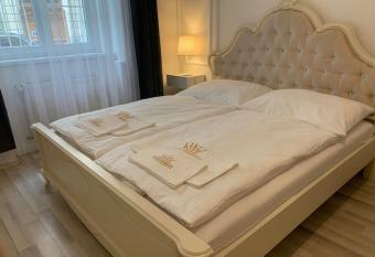 Helen Homestay Vy  ehrad allows 18 year olds to book a room