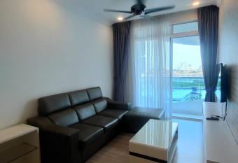 NEW LUXURY Condo 2 ROOMS H allows 18 year olds to book a room