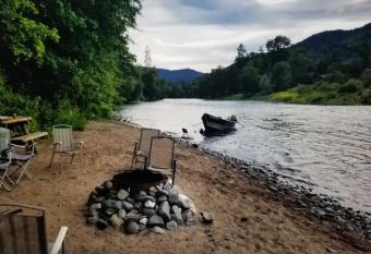 Riverlife has Balcony rooms