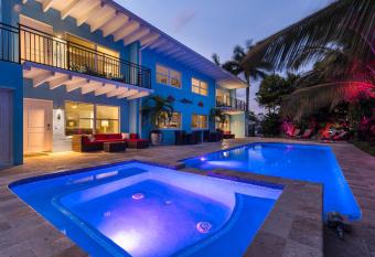 BlueWater Cove Boutique Resort has Balcony rooms