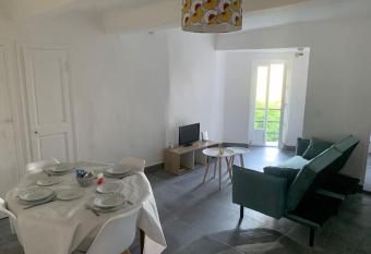 Greoli  res: Superbe Studio avec vue montagne has Balcony rooms