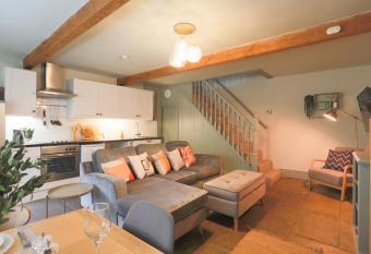 Weavers Retreat by Weavers of Haworth allows 18 year olds to book a room