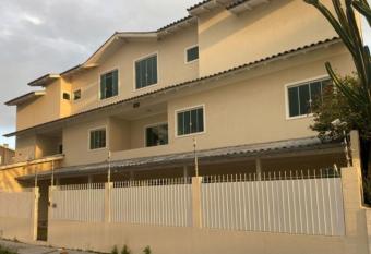 Casa para loca    o Praia do Santinho has Smoking/Balcony rooms