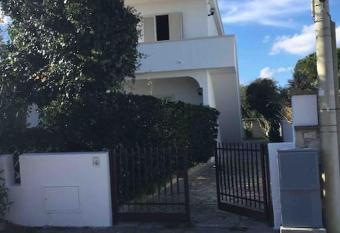 Villino Melissa - nel cuore del Salento has Balcony rooms