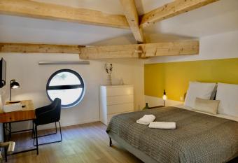 R  nov   Pkg Wifi Entr  e Ind - En Vau - Coliving - Mas des Sous Bois allows 18 year olds to book a room