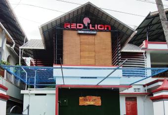 RED LION has Balcony rooms