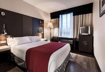 NH Valladolid B  lago allows 18 year olds to book a room