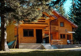 Ski Chalet Jahorina has Balcony rooms