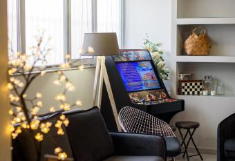 Patras  Hitech Apartment allows 18 year olds to book a room