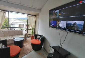 Super Casa en el mejor lugar del eje, Pereira has Balcony rooms