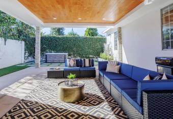 New 5 bed w/hot tub close to Universal sleeps 12 has rooms with a private hot tub