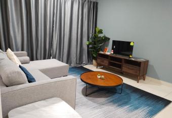 2 bedrooms with balcony@ saville cheras has Balcony rooms