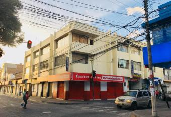 HOSPEDAJE MIAMI allows 18 year olds to book a room