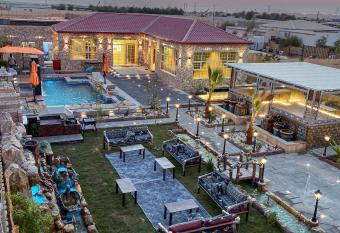 Luxury Farm with 3 Bedroom & private Swimming pool has rooms with a private hot tub