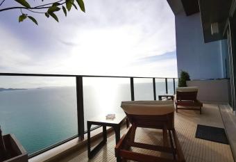 YiZen VIP Seaview Luxury 5 Bedroom Condo has Balcony rooms