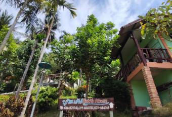 Chalisa Bukit House Lanta has Balcony rooms