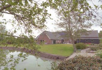 Hessener Esch has Balcony rooms