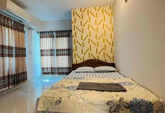 Lovely Master Bedroom Serviced Apartment. has Balcony rooms
