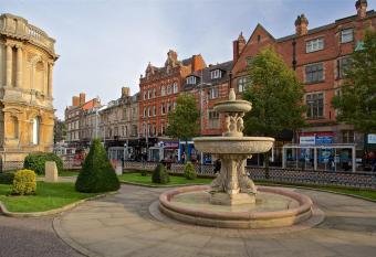 RACII Homes Luxury 3bed Apartment in Wolverhampton has Balcony rooms