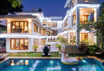 Yizen Beachfront Seaview Villa allows 18 year olds to book a room