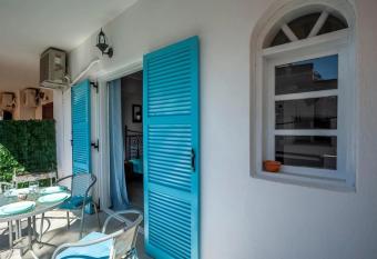 Lovely studio apartment located in the heart of the village has Balcony rooms