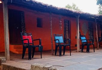 Drunken Monkey has Smoking rooms