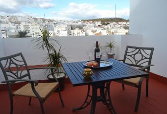 Hotel La Fonda del Califa allows 18 year olds to book a room