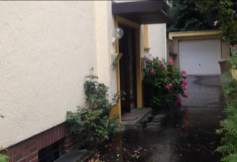 Kleines Apartment allows 18 year olds to book a room