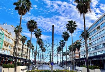 Studio c  t   plage tout   quip   vue sur le Canigou has Balcony rooms