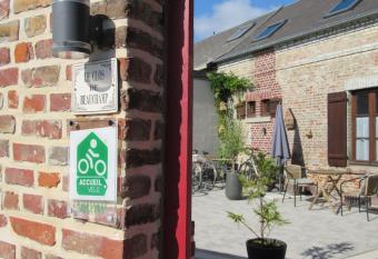LE Clos De Beauchamps L Entre 2 baies allows 18 year olds to book a room