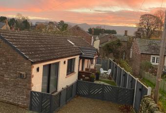 Cobble Cottage allows 18 year olds to book a room