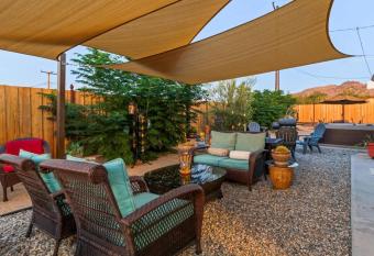 Haven Rock- Secluded Oasis and Sanctuary Gardens has Balcony rooms