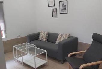 Precioso alojamiento Arcos. allows 18 year olds to book a room