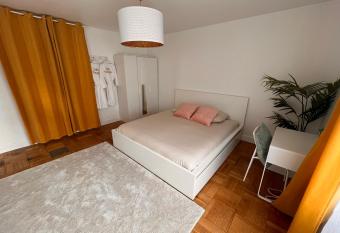 Pavillons19 Paris Disney Airport AND Spa in option 50day has rooms with a private hot tub