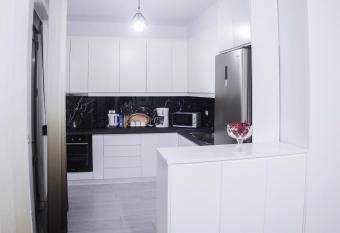 GRANDE APARTMENT KORCE has Balcony rooms