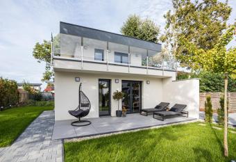 Balatonic Relax has Balcony rooms