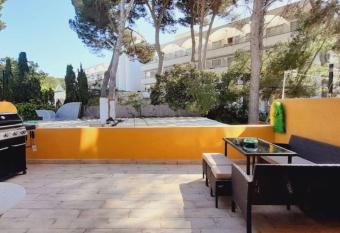 Precioso apartamento a una calle del mar has Balcony rooms