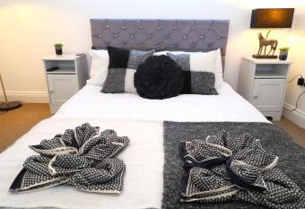 New Sunset Square Eastbourne 2 Bed Apartment allows 18 year olds to book a room