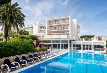 Hotel Alga allows 18 year olds to book a room