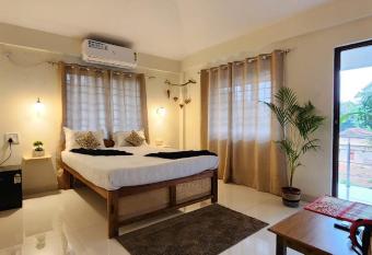 Blue Jay Guest house allows 18 year olds to book a room